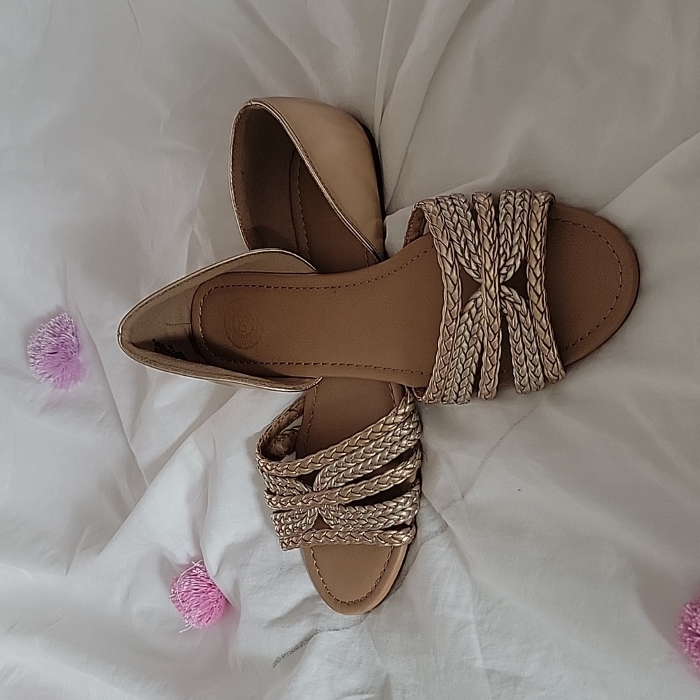 Rose gold/gold flat sandals